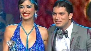 Carlita Conte pechos en vestido azul damageinc mujeres