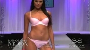 Romina Galvagni lingerie morocha Desfile Buenos Aires Moda 2007 2008 damageinc famosas