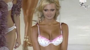 Melina Pitra tetas lingerie Desfile Pinamar Moda Look 2006 damageinc famosas