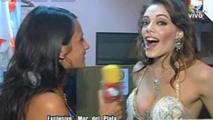 Emilia Attías como vedette ! [tremendas tetas]