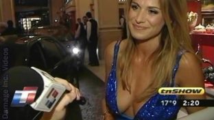 Flavia Palmiero escote top azul sexy damageinc famosas