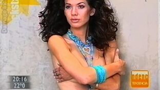 Gisela Van Lacke posando semi desnuda backstage Tendencia New Station damageinc videos