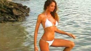 Roxana Zarecki bikini blanco isla Caras 2006 damageinc famosas