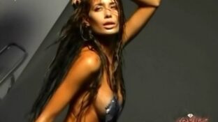 Ivana Saccani semi desnuda tetotas portfolio FTV sexies damageinc mujeres