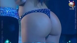 Jesica Cirio culazo en tanga Patinando 2007 damageinc mujeres