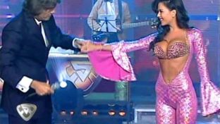 Karina Jelinek calzas rosa tetas escote Bailando damageinc mujeres
