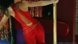 Natalia Oreiro culo catsuit rojo pole dance damageinc mujeres