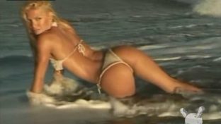Sofia Zamolo orto en tanga en la playa FTV damageinc famosas