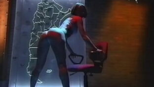 Mara Linari se desnuda en vivo televisión argentina El Club de los Giles TV culazo en tanga damageinc famosas