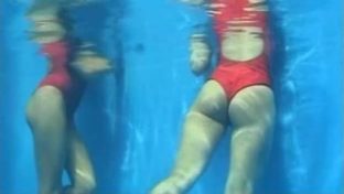 Mariana de Melo culo bikini bajo agua damageinc mujeres
