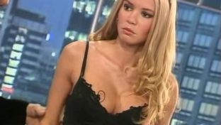 Dallys Ferreira mucama hot en lingerie damageinc mujeres