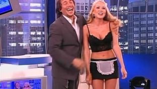 Dallys Ferreira mucamita erotica minifalda en TV damageinc mujeres