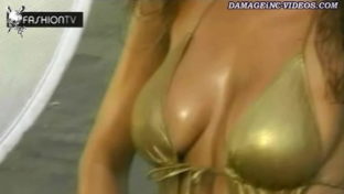 Debora Bello tetotas bikini dorada FTV Sexies damageinc mujeres