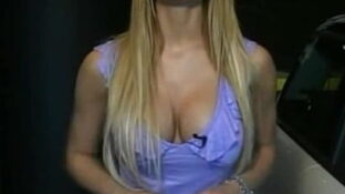 Melina Pitra tetotas escote vestido lila Drivers TV damageinc mujeres