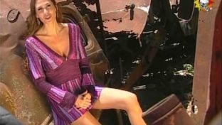 Natalia Zambianchi piernas sexy minifalda garage tv damageinc famosas