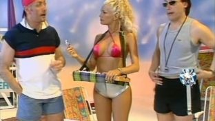 Paula Volpe pechos bikini shorts rompeportones damageinc mujeres