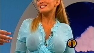 María Eugenia Rito transparentando tetas pezones patys en Intrusos TV damageinc mujeres