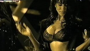 Marixa Balli morocha tetona en lingerie encaje negra damageinc mujeres