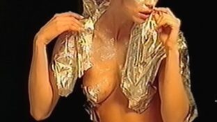 Ingrid Grudke portfolio con las tetas casi al descubierto