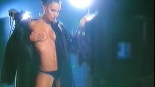 Pampita semi desnuda handbra Divas en Exceso damageinc mujeres