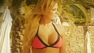 Jesica Cirio tetas bikini rosa videoclip Showmatch TV damageinc mujeres