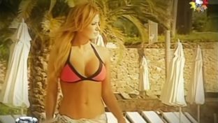 Jesica Cirio tetas bikini rosa videoclip damageinc mujeres