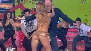 Jesica Cirio baila en Showmatch (y te muestra la cola, obvio)
