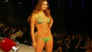 Zaira Nara en bikini Desfile Tigre Alta Moda 2008 damageinc modelos