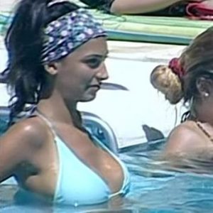 Solange Abraham bikini pileta gran hermano argentina