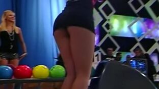 Melina Marín culo upskirt minifalda secretaria Sofovich La Noche del Domingo TV damageinc famosas