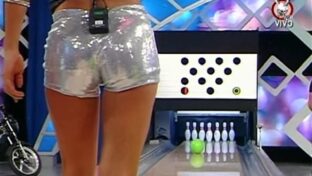 Paula Alvariñas culo shorts bowling secretaria Sofovich La Noche del Domingo TV damageinc mujeres