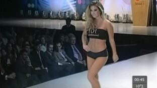 Jesica Cirio bikini Desfile Fashion Baires Silkey Mundial 2011 damageinc famosas
