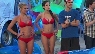 Ailén Bechara y Barby Franco bikini rojo azafatas A Todo o Nada TV damageinc mujeres