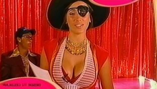 Valeria Degenaro escote hot pirata sexy Sonámbulos TV damageinc mujeres