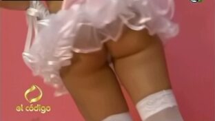 Daniela Storto culo upskirt medias encaje tutu damageinc famosas