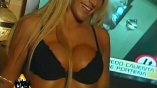 Cecilia Oviedo tetas en lingerie negra stripper en boliche porteño Animales Sueltos TV damageinc videos