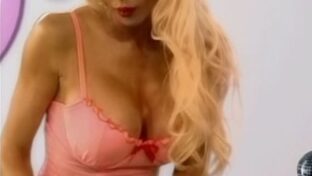 Luciana Salazar tetotas en en babydoll portfolio Muñeca Bus Sábado TV damageinc videos