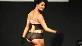 Desfile de zapatos con Pamela David y modelos en lingerie