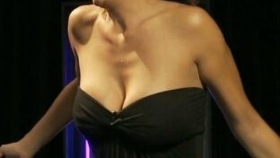 Ursula Vargues morocha tetona escotada Stop and Go TV damageinc famosas