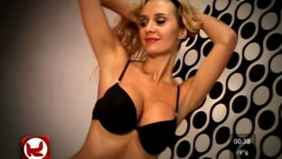 Melina Pitra tetas lingerie backstage Natubel 2013 damageinc videos