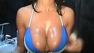 Anahí Faiad porno star argentina tetas grandes aceitadas en desfile de lesbianas en tanga damageinc videos