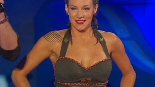 Virginia Da Cunha tetas mojadas en bikini Celebrity Splash TV damageinc videos