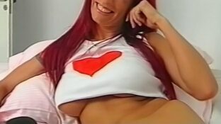 Analía Franchin en tanga y con las tetas a punto de escapar !