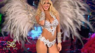 Lola Bezerra vedette tetotas desfile Susana Giménez Primavera 2012 damageinc videos