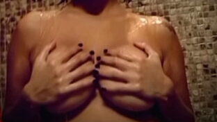 Cinthia Cohen morocha tetas grandes desnuda en la ducha portfolio Chica Kubik damageinc videos