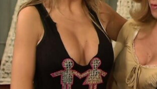 Luisana Lopilato se corta el escote para mostrar las tetas Casados con Hijos TV damageinc videos