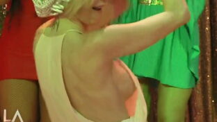Vanesa Carbone bailando sin corpiño (esas tetas se escapan…!)