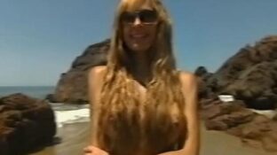 Daniela Cardone desnuda topless en la playa portfolio El Megáfono TV damageinc videos