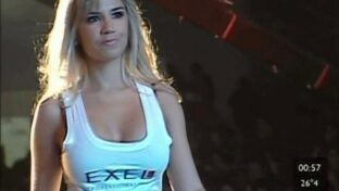 Rubia tetona sin corpiño desfile Argentina Corre 2013 Comodoro Rivadavia damageinc videos