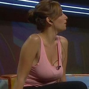 Julieta Cayetina limbo dance in Fox (her huge tits won´t let her pass)